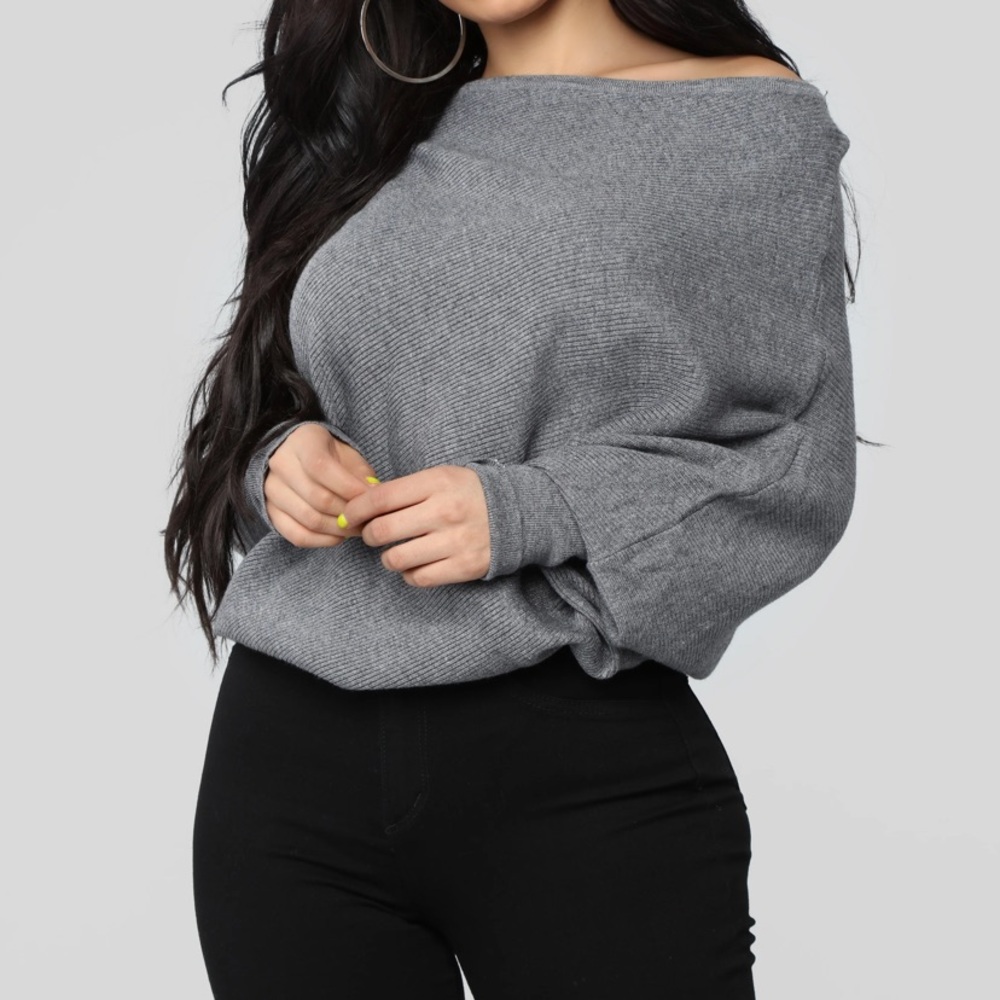 GREY SWEATER